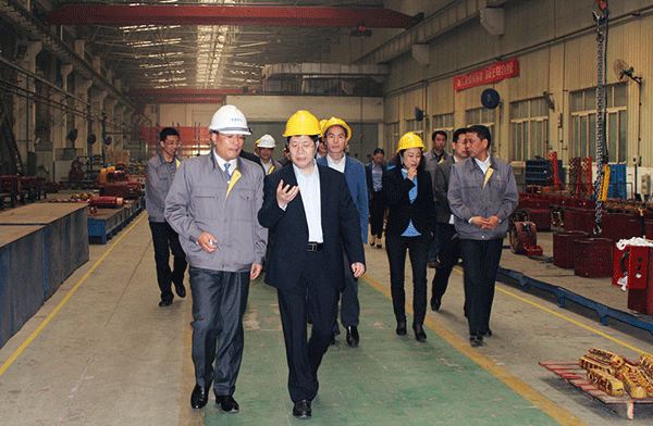 西安市委常委、常務副市長岳華峰蒞臨西瑪電機調(diào)研指導。
