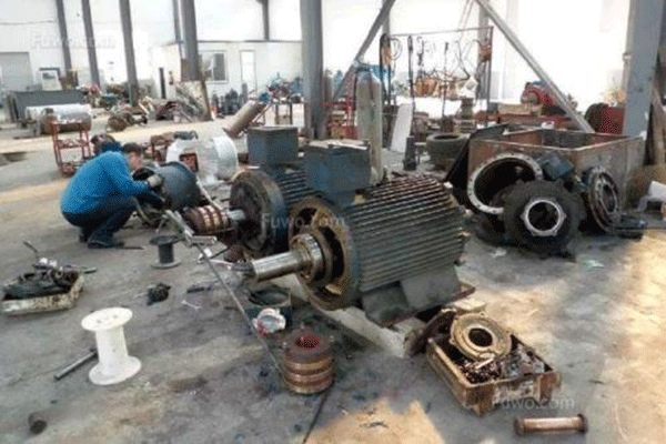 西安西瑪電機(jī)驅(qū)動軸修理中軸向間隙的測量。