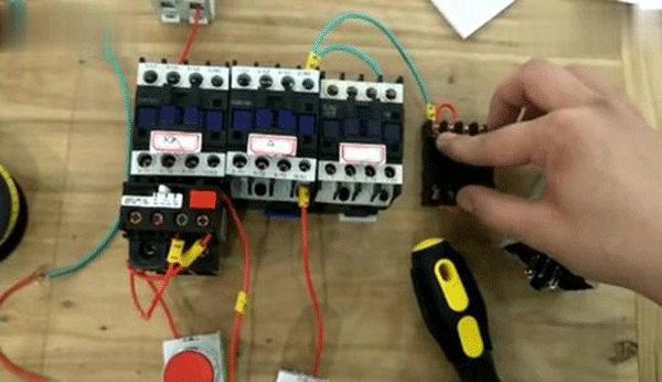 Y系列高壓三相異步電動機的功率控制需要哪些元件？